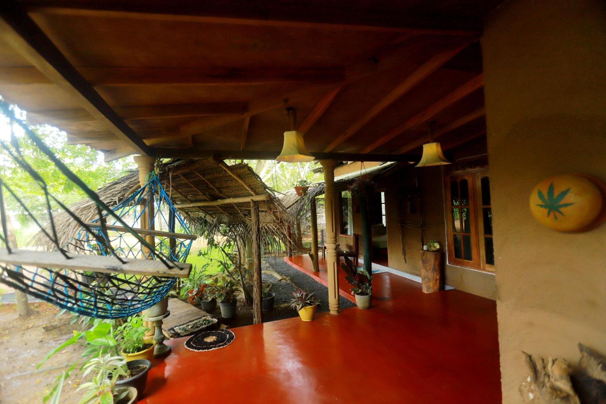 Dinna Nature Hostel 시기리야 외부 사진